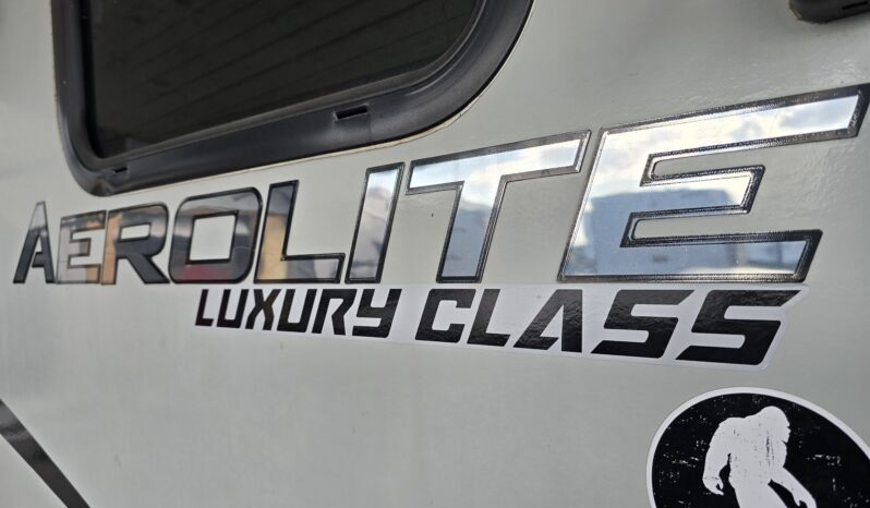 
								2018 AEROLITE LUXURY CLASS 242BHSL *PWR BUNKS, AUTO LEVELING, SLIDEOUT full									