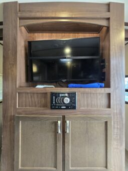 
										2018 AEROLITE LUXURY CLASS 242BHSL *PWR BUNKS, AUTO LEVELING, SLIDEOUT full									