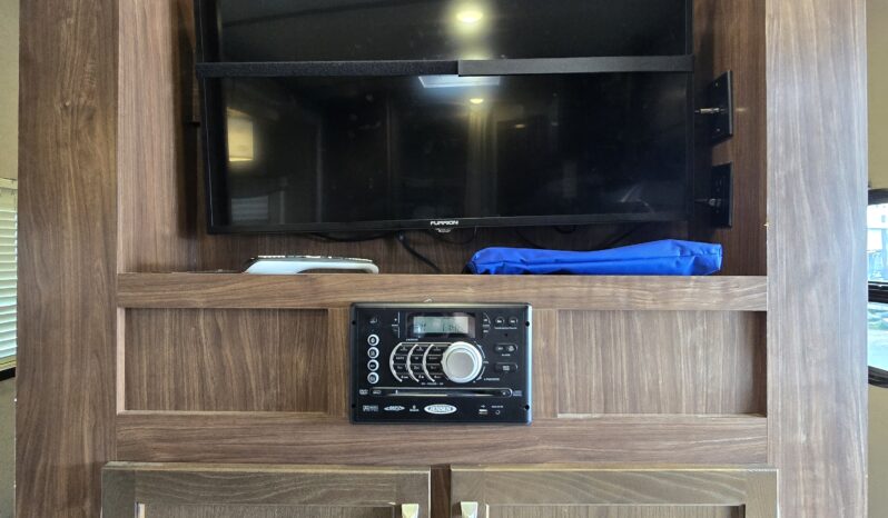 
								2018 AEROLITE LUXURY CLASS 242BHSL *PWR BUNKS, AUTO LEVELING, SLIDEOUT full									