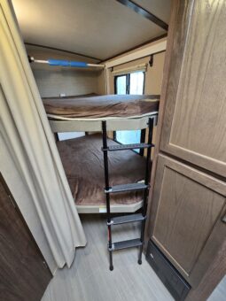 
										2018 AEROLITE LUXURY CLASS 242BHSL *PWR BUNKS, AUTO LEVELING, SLIDEOUT full									