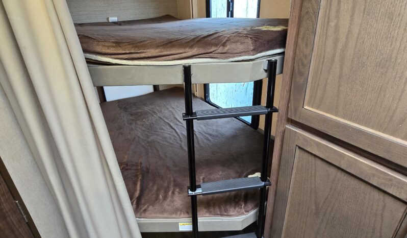 
								2018 AEROLITE LUXURY CLASS 242BHSL *PWR BUNKS, AUTO LEVELING, SLIDEOUT full									