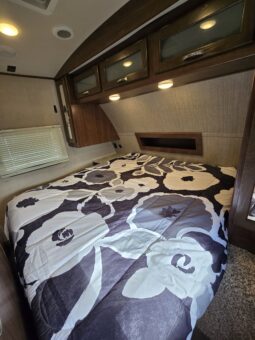 
										2018 AEROLITE LUXURY CLASS 242BHSL *PWR BUNKS, AUTO LEVELING, SLIDEOUT full									