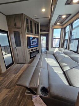 
										2021 Keystone RAPTOR 429 full									