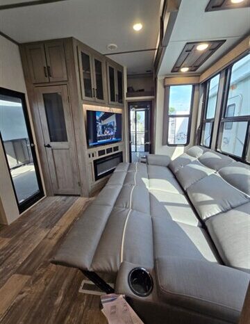 
								2021 Keystone RAPTOR 429 full									