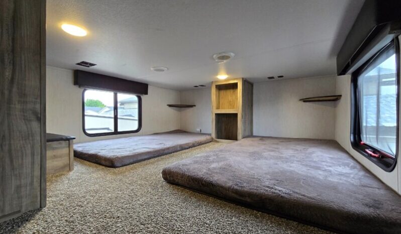 
								2022 Forest River ARCTIC WOLF 3990 SUITE full									