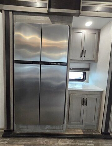 
								2021 Keystone RAPTOR 429 full									