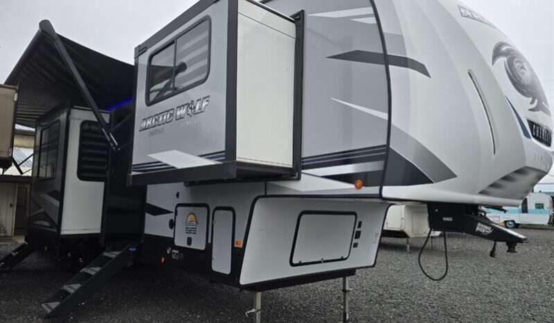 
								2022 Forest River ARCTIC WOLF 3990 SUITE full									