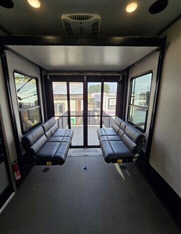 
								2021 Keystone RAPTOR 429 full									