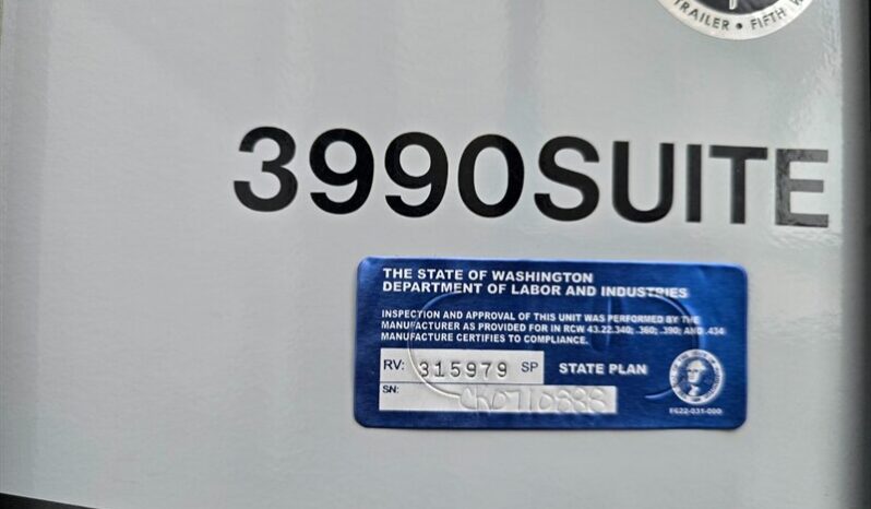 
								2022 Forest River ARCTIC WOLF 3990 SUITE full									