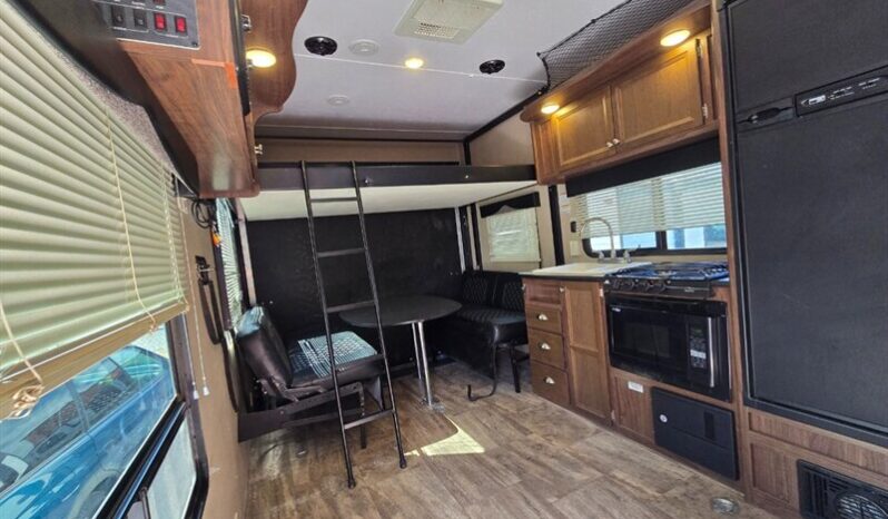 
								2017 Dutchmen RUBICON RB2100 full									