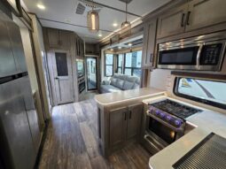 
										2021 Keystone RAPTOR 429 full									