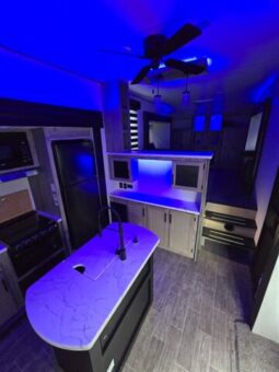 
										2022 Forest River ARCTIC WOLF 3990 SUITE full									