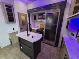 
										2022 Forest River ARCTIC WOLF 3990 SUITE full									