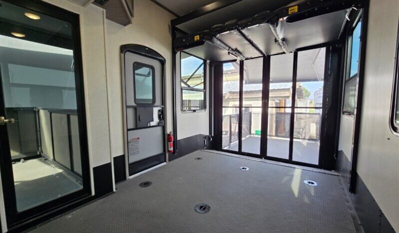 
								2021 Keystone RAPTOR 429 full									