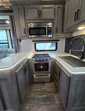 
								2021 Keystone RAPTOR 429 full									