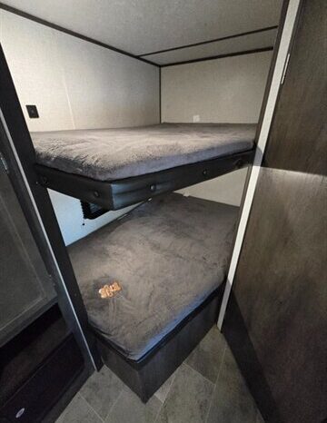 
								2021 Dutchmen COLEMAN 262BH full									