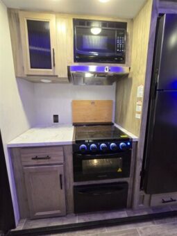 
										2022 Forest River ARCTIC WOLF 3990 SUITE full									