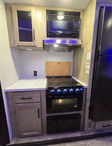 
								2022 Forest River ARCTIC WOLF 3990 SUITE full									