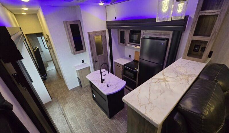 
								2022 Forest River ARCTIC WOLF 3990 SUITE full									