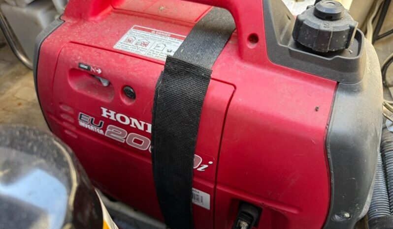 
								2005 SEARAY SUNDECKER270 full									