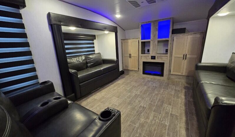 
								2022 Forest River ARCTIC WOLF 3990 SUITE full									