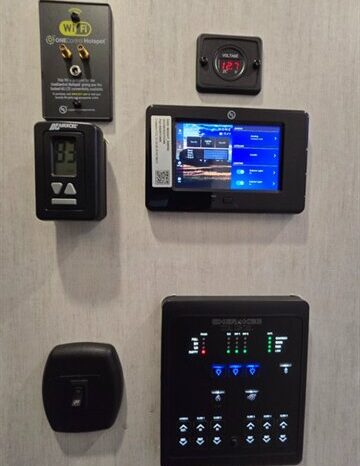 
								2022 Forest River ARCTIC WOLF 3990 SUITE full									