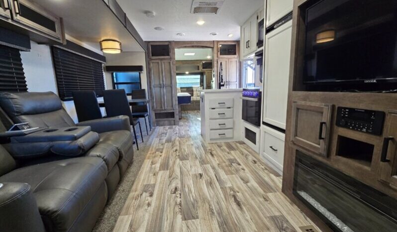 
								2021 VENTURE SPORTTREK 302VRB full									