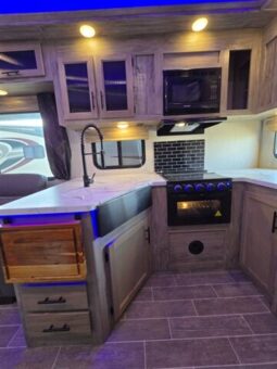 
										2021 Forest River Cherokee Arctic Wolf 271RK full									