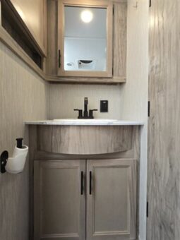 
										2021 Forest River Cherokee Arctic Wolf 271RK full									