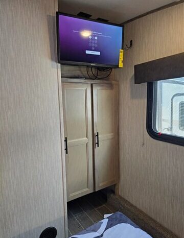 
								2021 Forest River Cherokee Arctic Wolf 271RK full									