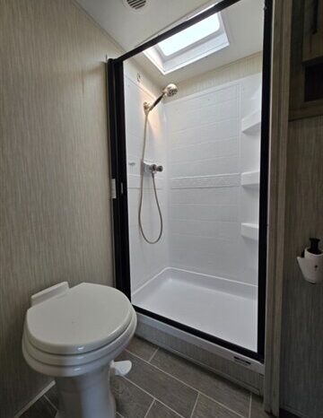 
								2021 Forest River Cherokee Arctic Wolf 271RK full									