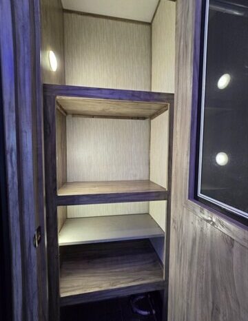 
								2021 Forest River Cherokee Arctic Wolf 271RK full									