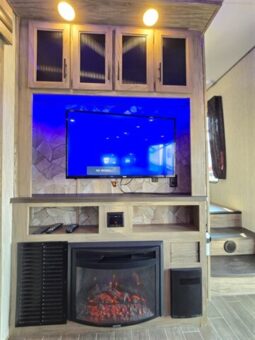 
										2021 Forest River Cherokee Arctic Wolf 271RK full									