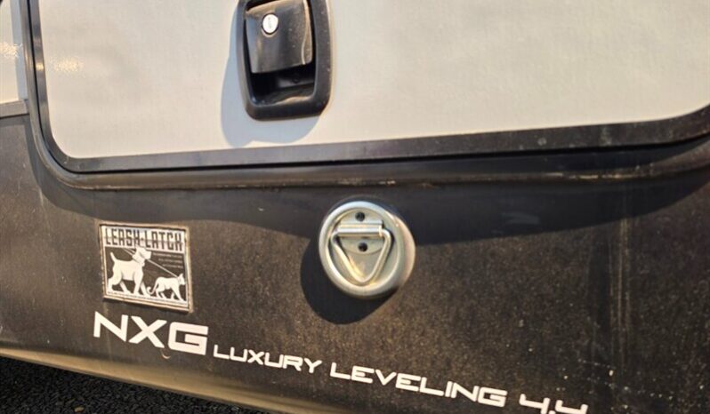 
								2021 Forest River Cherokee Arctic Wolf 271RK full									