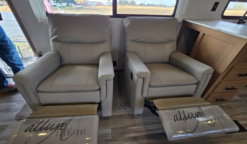 
								2022 Prime Time AVENGER 27RKS full									