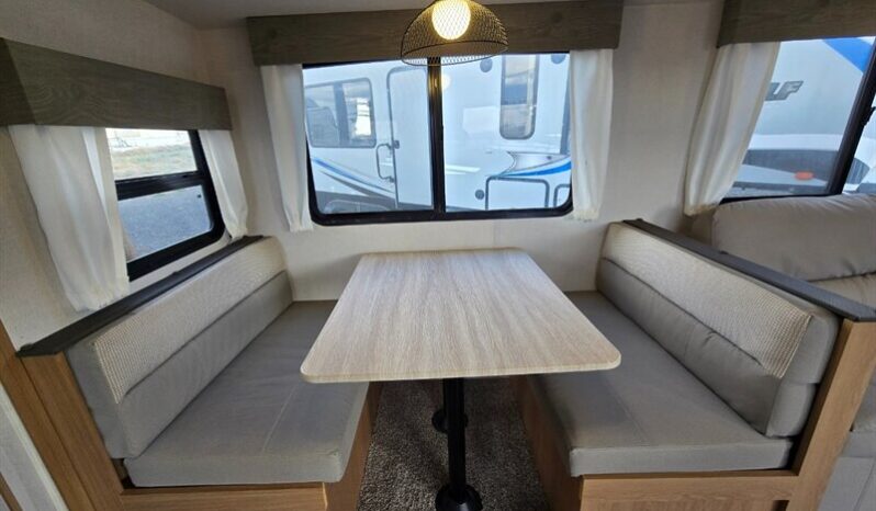 
								2022 Prime Time AVENGER 27RKS full									