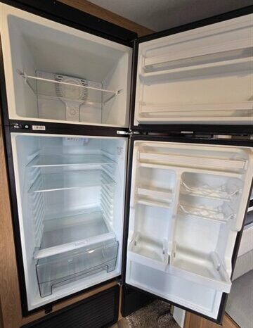 
								2022 Prime Time AVENGER 27RKS full									