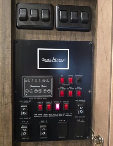 
								2018 Grand Design SOLITUDE ST344GK full									