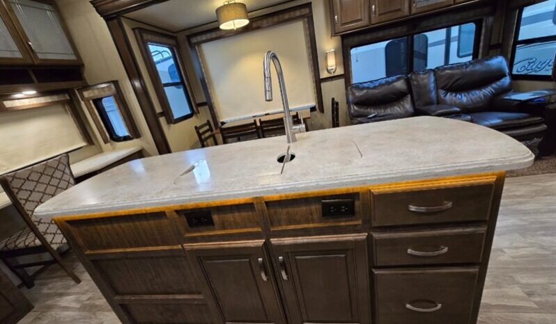 
								2018 Grand Design SOLITUDE ST344GK full									