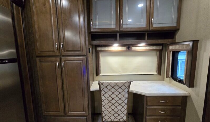 
								2018 Grand Design SOLITUDE ST344GK full									