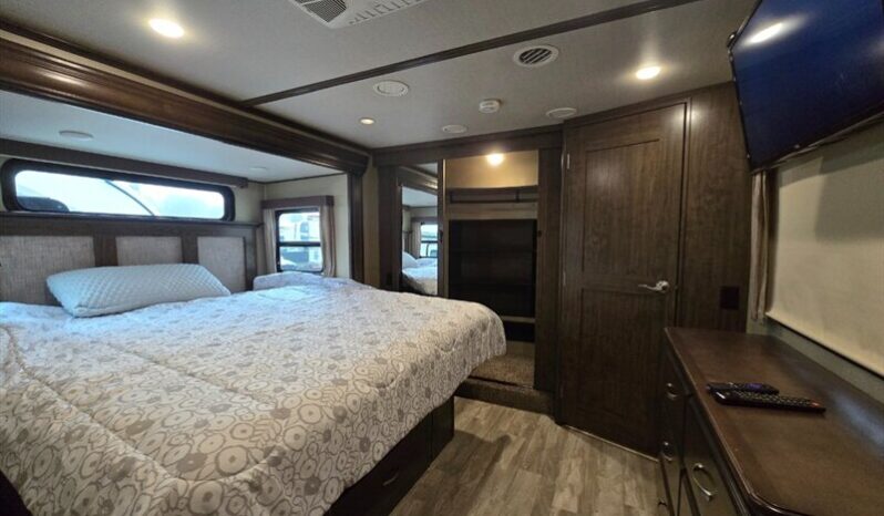 
								2018 Grand Design SOLITUDE ST344GK full									