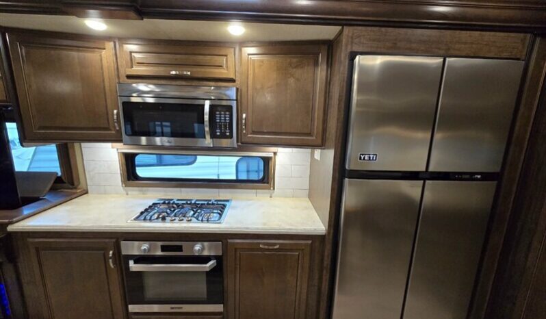 
								2018 Grand Design SOLITUDE ST344GK full									