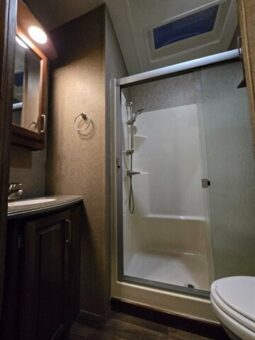 
										2017 Keystone Montana 3820FK full									