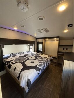 
										2022 Cherokee Arctic Wolf 3770 Limited full									