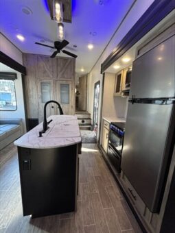 
										2022 Cherokee Arctic Wolf 3770 Limited full									