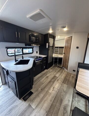 
								2023 Keystone SPRINGDALE 240BH full									