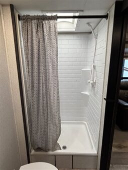 
										2022 K-Z CONNECT 221RBSE full									