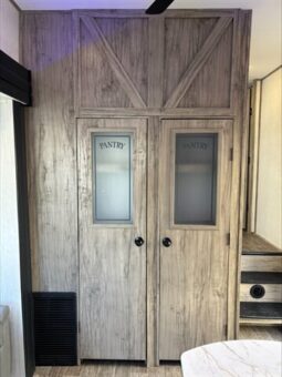 
										2022 Cherokee Arctic Wolf 3770 Limited full									