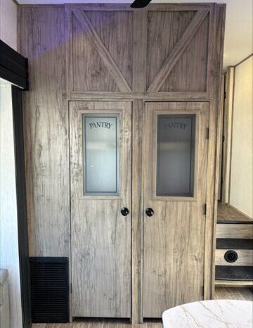 
								2022 Cherokee Arctic Wolf 3770 Limited full									