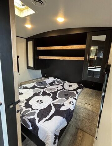 
								2023 Keystone SPRINGDALE 240BH full									